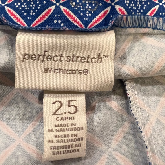 Chico’s Perfect Stretch Royal Blue/Pink/White Geometric Print Capris - Picture 2 of 15